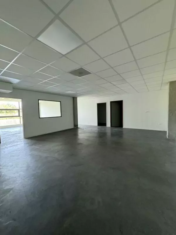 intérieur d'une location de bureau à Longueau